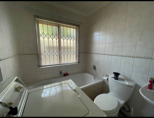 3 BEDROOM HOUSE FOR SALE IN PARKHILL GARDENS